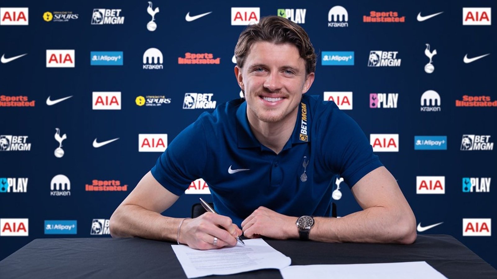 Gallagher joins Spurs