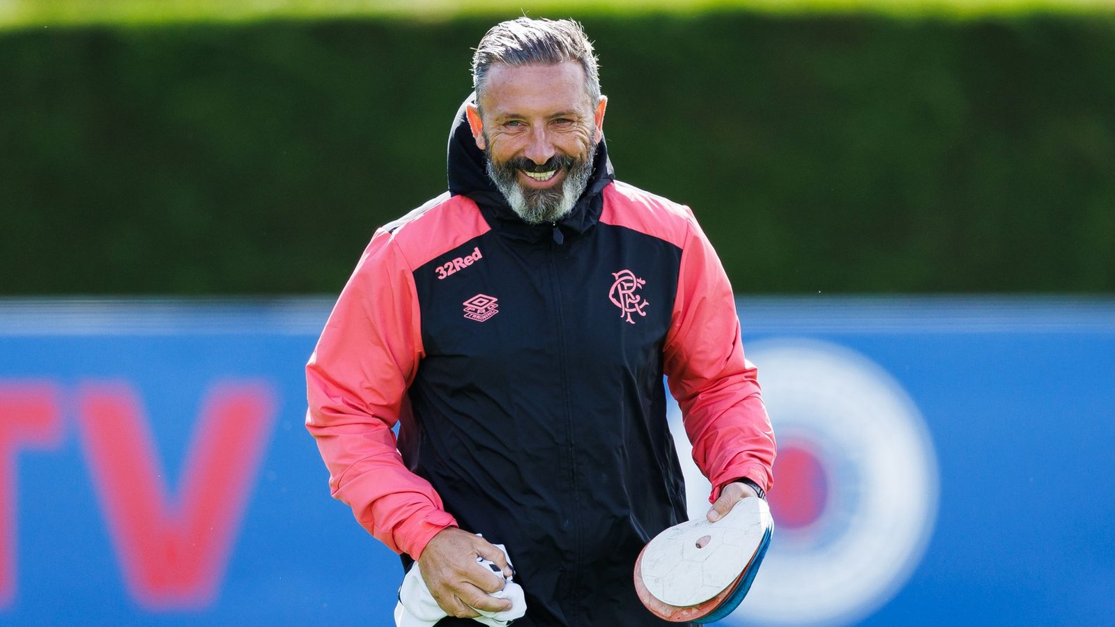 McInnes challenges Rangers to have 'ambition' to win title